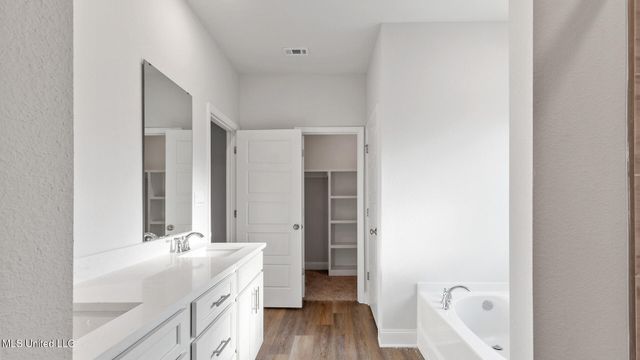 6640 Palm Pointe Drive, Ocean Springs, MS 39564