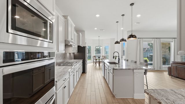 2613 Mallinckrodt, New Braunfels, TX 78132
