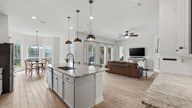 2613 Mallinckrodt, New Braunfels, TX 78132