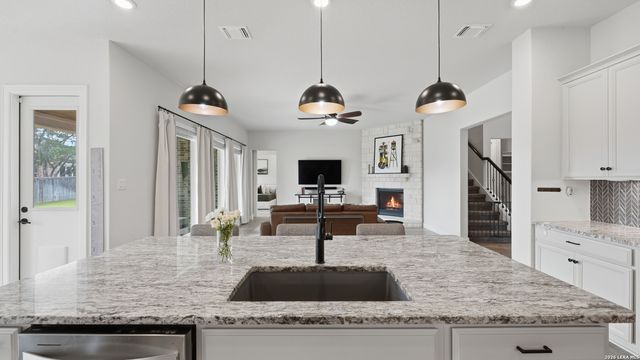 2613 Mallinckrodt, New Braunfels, TX 78132