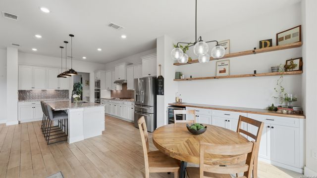 2613 Mallinckrodt, New Braunfels, TX 78132