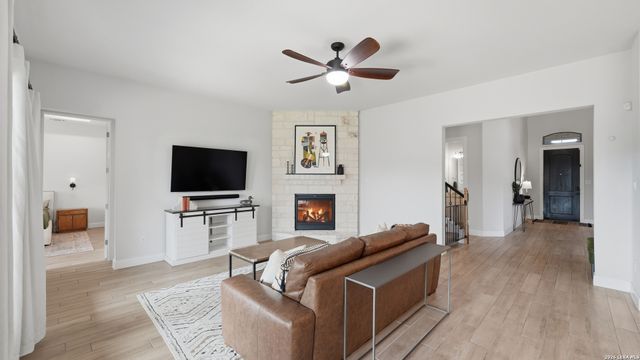 2613 Mallinckrodt, New Braunfels, TX 78132
