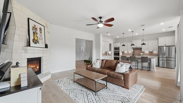 2613 Mallinckrodt, New Braunfels, TX 78132
