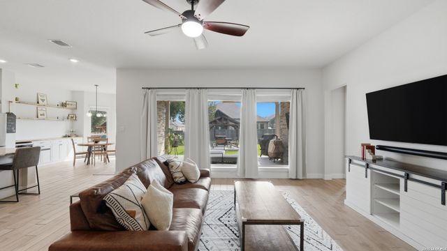 2613 Mallinckrodt, New Braunfels, TX 78132