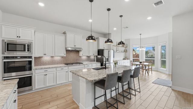2613 Mallinckrodt, New Braunfels, TX 78132