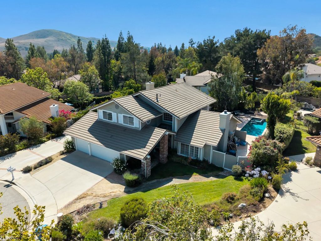 Image 1 of property listing at 869 Admiral Court, Oak Park, CA 91377