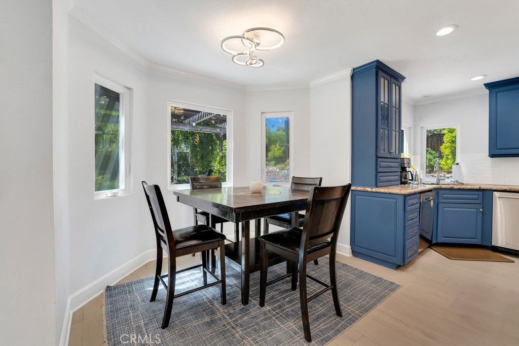 Image 11 of property listing at 869 Admiral Court, Oak Park, CA 91377