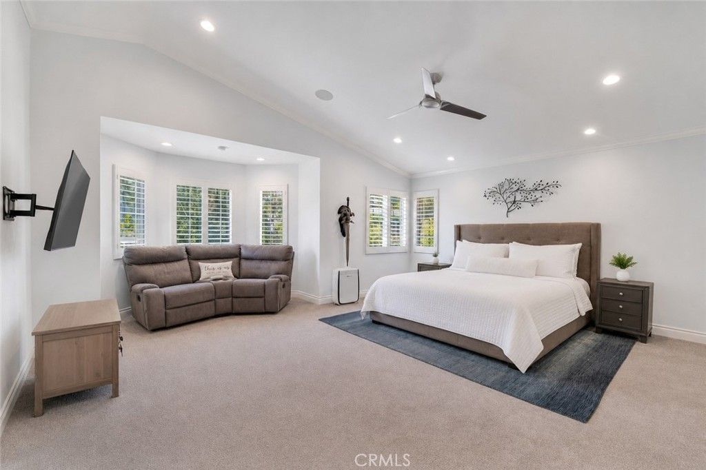 Image 16 of property listing at 869 Admiral Court, Oak Park, CA 91377