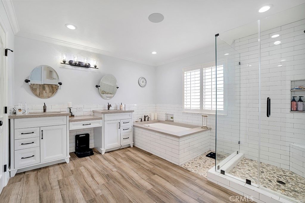 Image 18 of property listing at 869 Admiral Court, Oak Park, CA 91377
