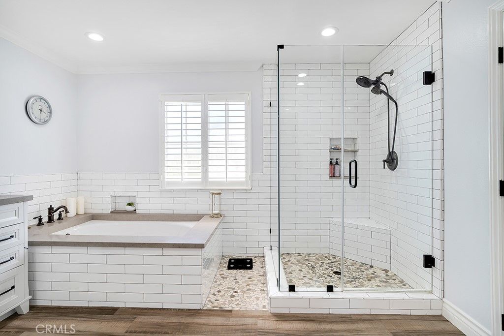 Image 19 of property listing at 869 Admiral Court, Oak Park, CA 91377