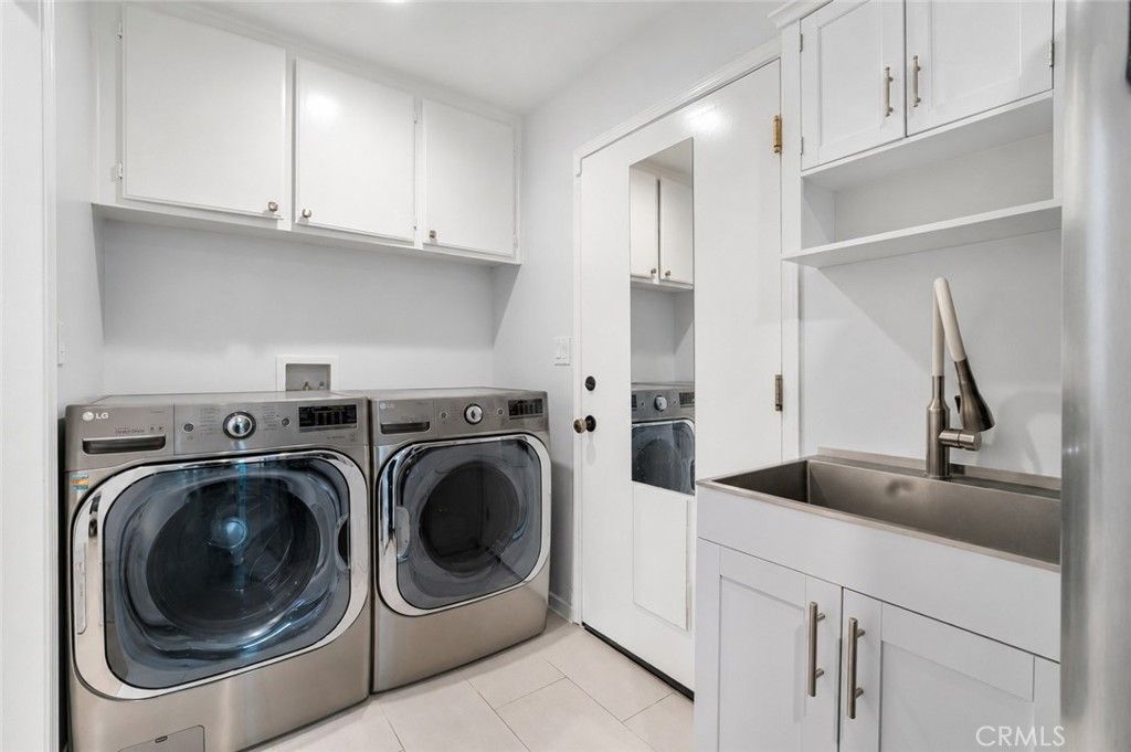 Image 23 of property listing at 869 Admiral Court, Oak Park, CA 91377