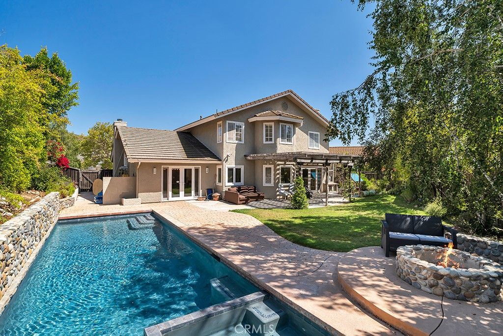 Image 25 of property listing at 869 Admiral Court, Oak Park, CA 91377