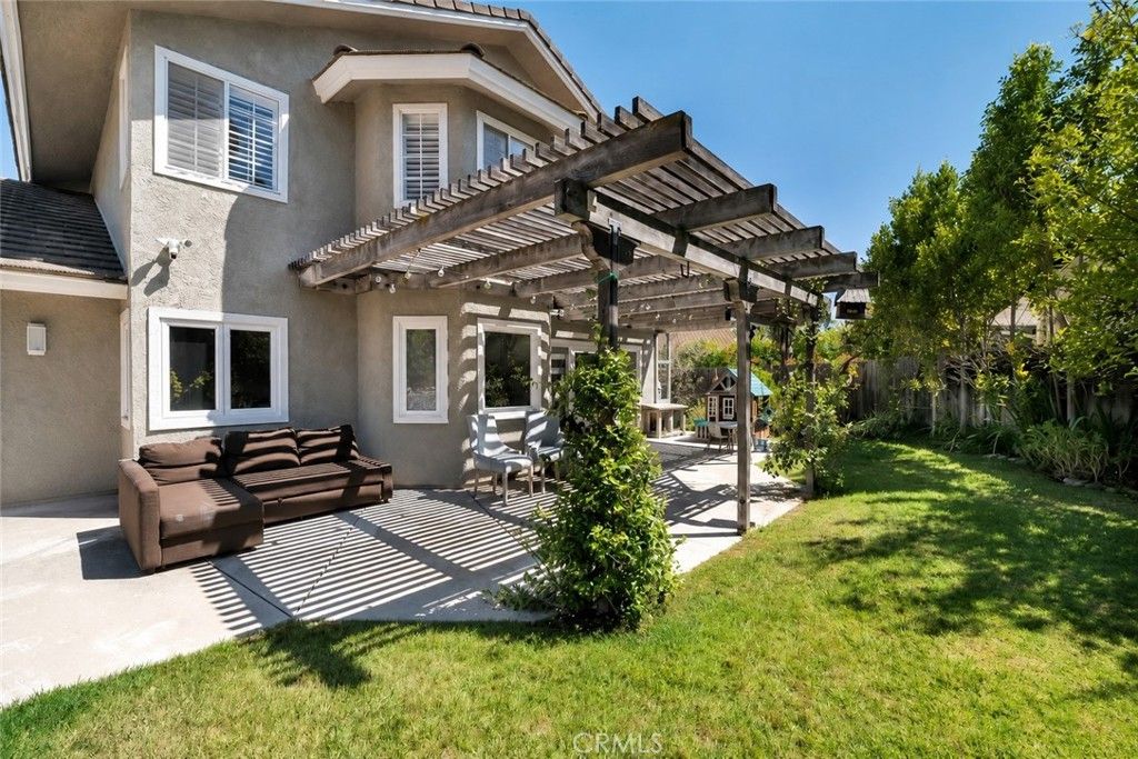 Image 26 of property listing at 869 Admiral Court, Oak Park, CA 91377