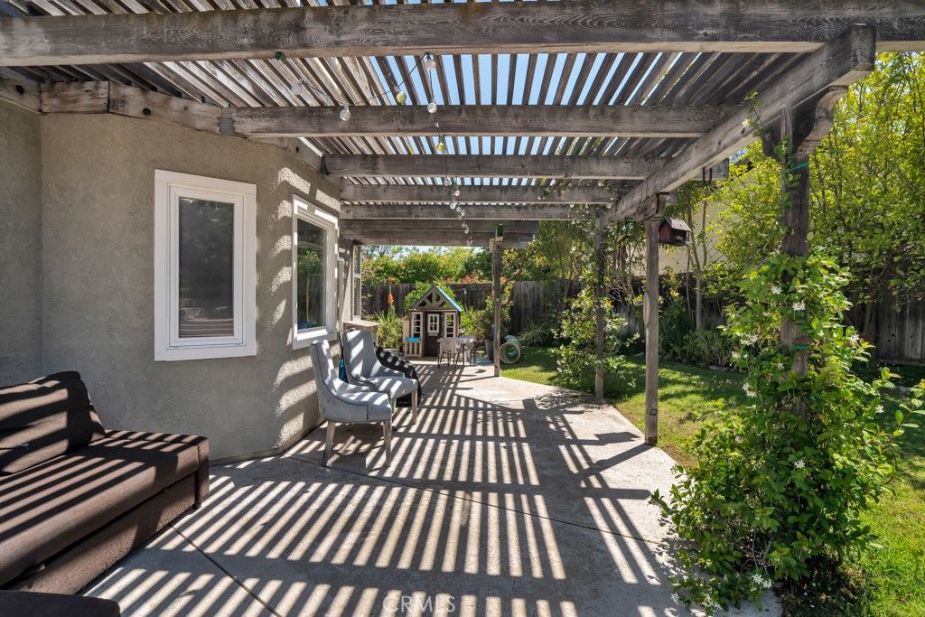 Image 27 of property listing at 869 Admiral Court, Oak Park, CA 91377