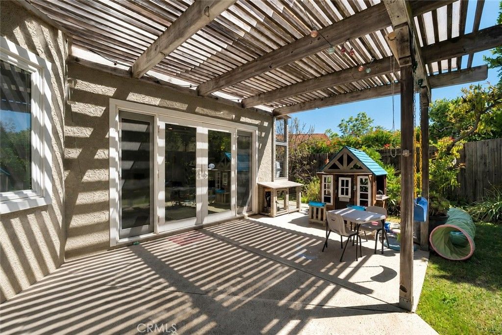 Image 28 of property listing at 869 Admiral Court, Oak Park, CA 91377