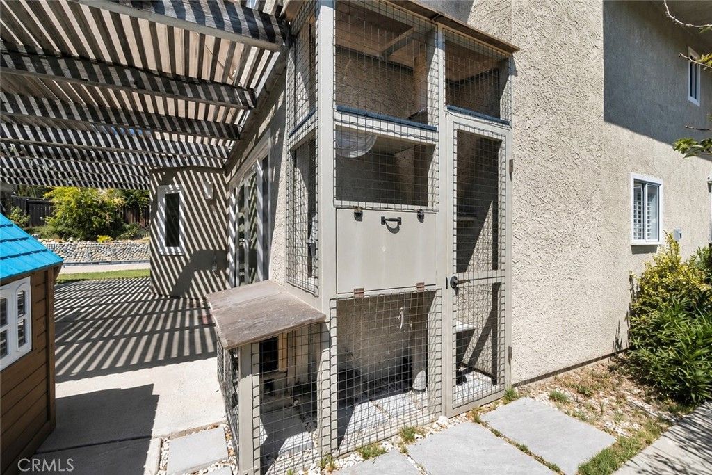 Image 29 of property listing at 869 Admiral Court, Oak Park, CA 91377