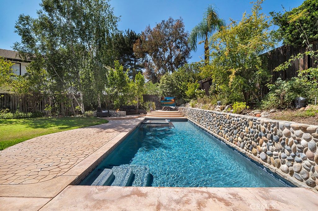 Image 31 of property listing at 869 Admiral Court, Oak Park, CA 91377