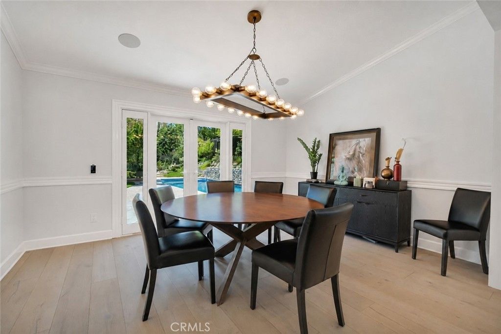 Image 8 of property listing at 869 Admiral Court, Oak Park, CA 91377