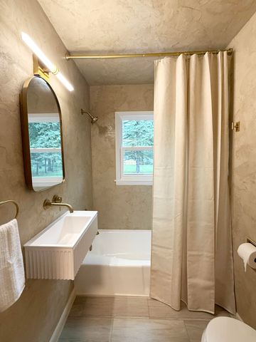 10348 Dewberry Street, Portage City, MI 49024