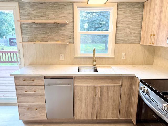 10348 Dewberry Street, Portage City, MI 49024