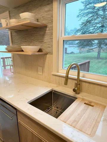 10348 Dewberry Street, Portage City, MI 49024
