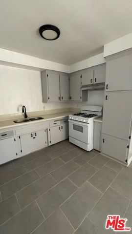 8759 Tobias Avenue apt 05, Los Angeles, CA 91402