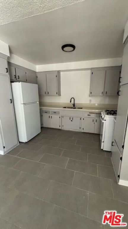 8759 Tobias Avenue apt 05, Los Angeles, CA 91402