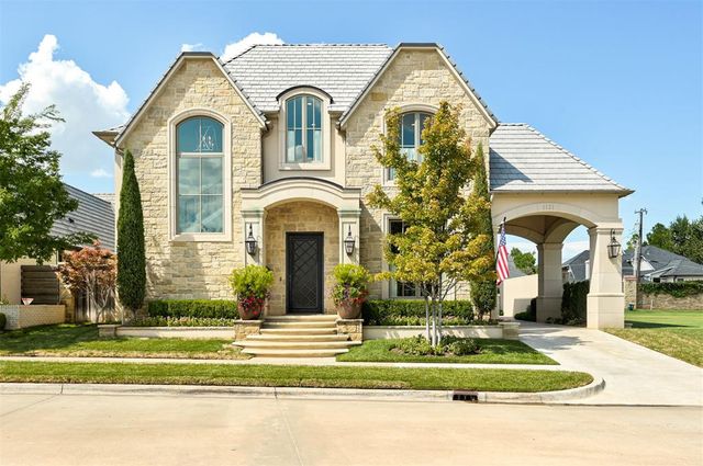 1121 Cumberland Court, Nichols Hills, OK 73116