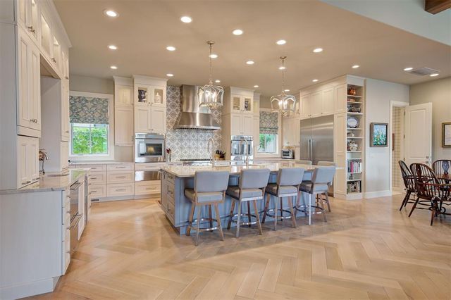 1121 Cumberland Court, Nichols Hills, OK 73116