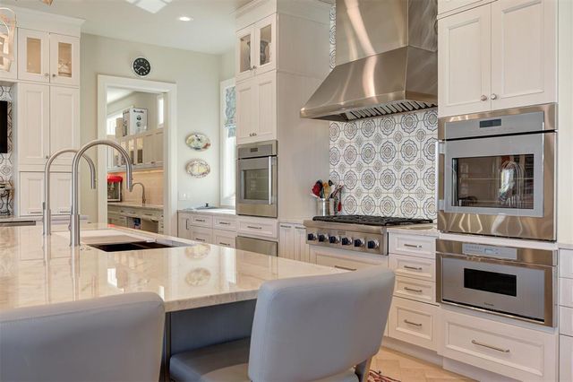 1121 Cumberland Court, Nichols Hills, OK 73116