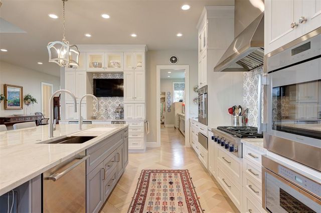 1121 Cumberland Court, Nichols Hills, OK 73116