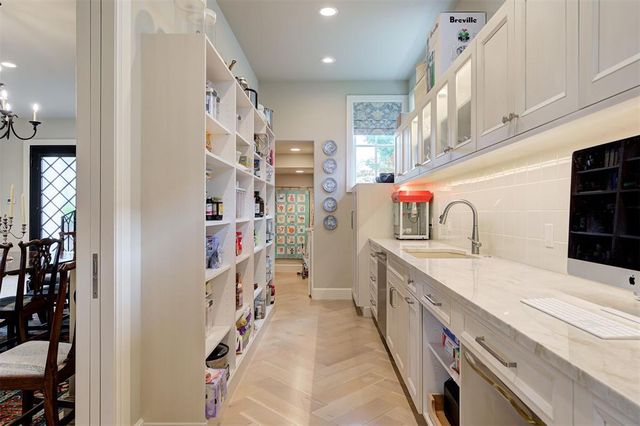 1121 Cumberland Court, Nichols Hills, OK 73116