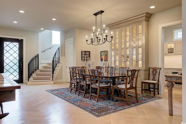 1121 Cumberland Court, Nichols Hills, OK 73116