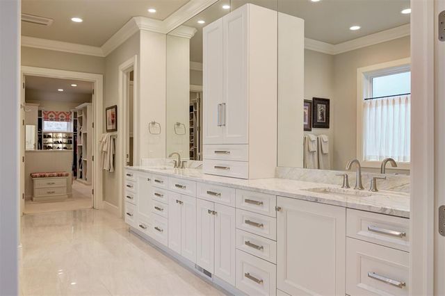 1121 Cumberland Court, Nichols Hills, OK 73116