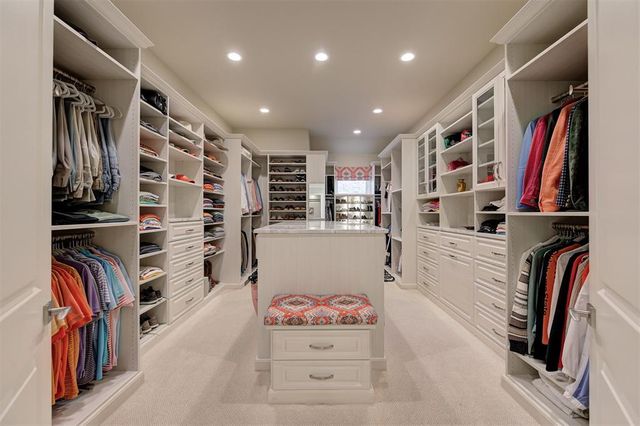 1121 Cumberland Court, Nichols Hills, OK 73116