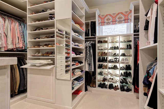 1121 Cumberland Court, Nichols Hills, OK 73116