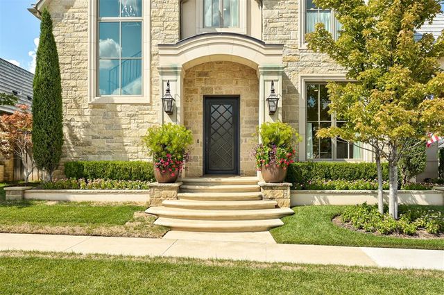 1121 Cumberland Court, Nichols Hills, OK 73116