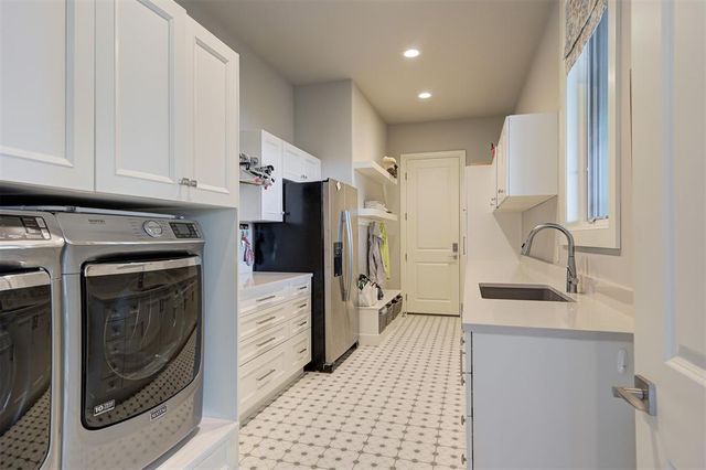 1121 Cumberland Court, Nichols Hills, OK 73116