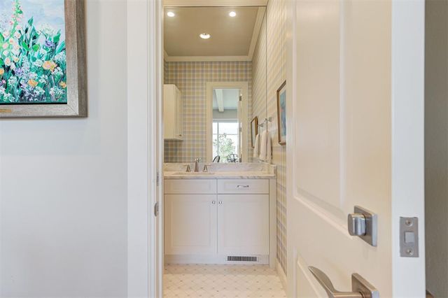 1121 Cumberland Court, Nichols Hills, OK 73116