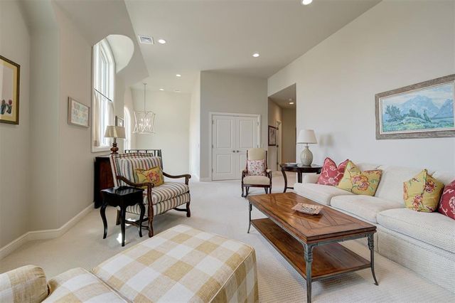 1121 Cumberland Court, Nichols Hills, OK 73116