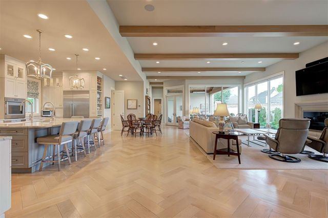 1121 Cumberland Court, Nichols Hills, OK 73116