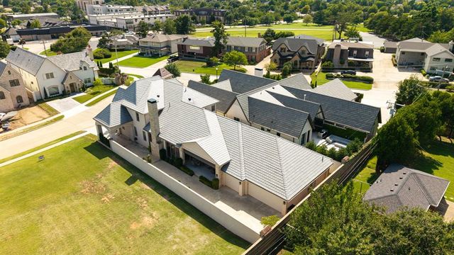 1121 Cumberland Court, Nichols Hills, OK 73116