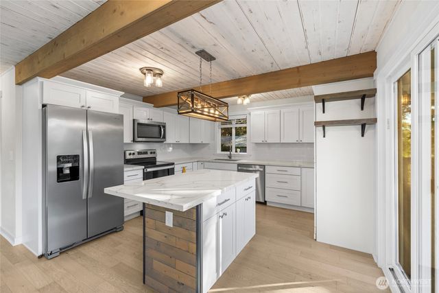 728 Tillamuk Drive, La Conner, WA 98257