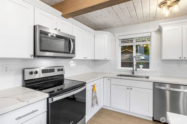 728 Tillamuk Drive, La Conner, WA 98257