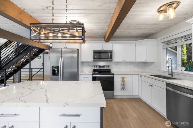 728 Tillamuk Drive, La Conner, WA 98257