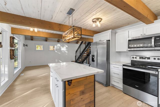 728 Tillamuk Drive, La Conner, WA 98257
