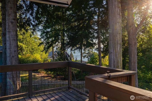 728 Tillamuk Drive, La Conner, WA 98257