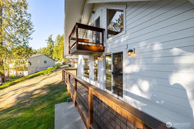 728 Tillamuk Drive, La Conner, WA 98257