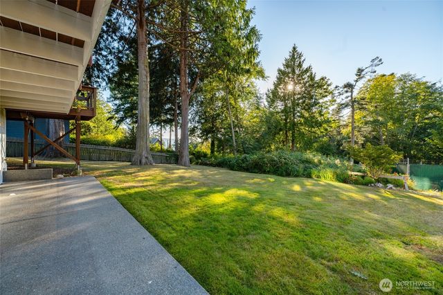 728 Tillamuk Drive, La Conner, WA 98257