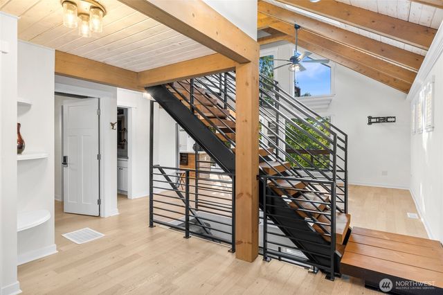 728 Tillamuk Drive, La Conner, WA 98257